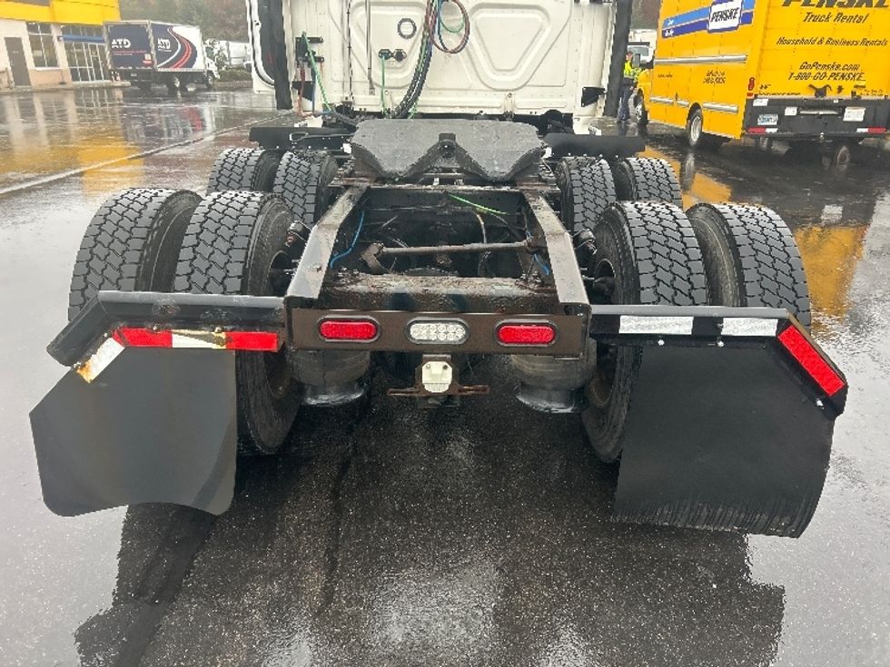 Sleeper Tractor-Heavy Duty Tractors-Freightliner-2019-T12664ST-Londonderry-NH-341,346\n\t\tmiles-$ 67,250 - Image 23