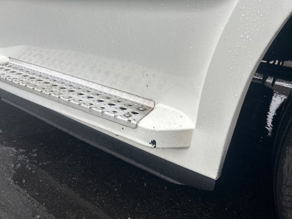 Sleeper Tractor-Heavy Duty Tractors-Freightliner-2019-T12664ST-Londonderry-NH-341,346\n\t\tmiles-$ 67,250 - Image 24