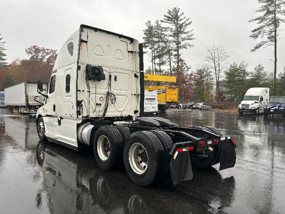 Sleeper Tractor-Heavy Duty Tractors-Freightliner-2019-T12664ST-Londonderry-NH-341,346\n\t\tmiles-$ 67,250 - Image 5