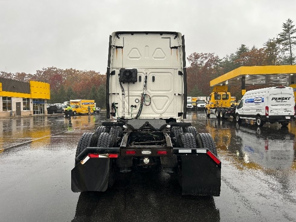 Sleeper Tractor-Heavy Duty Tractors-Freightliner-2019-T12664ST-Londonderry-NH-341,346\n\t\tmiles-$ 67,250 - Image 6