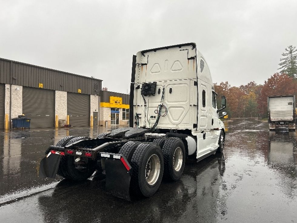 Sleeper Tractor-Heavy Duty Tractors-Freightliner-2019-T12664ST-Londonderry-NH-341,346\n\t\tmiles-$ 67,250 - Image 7