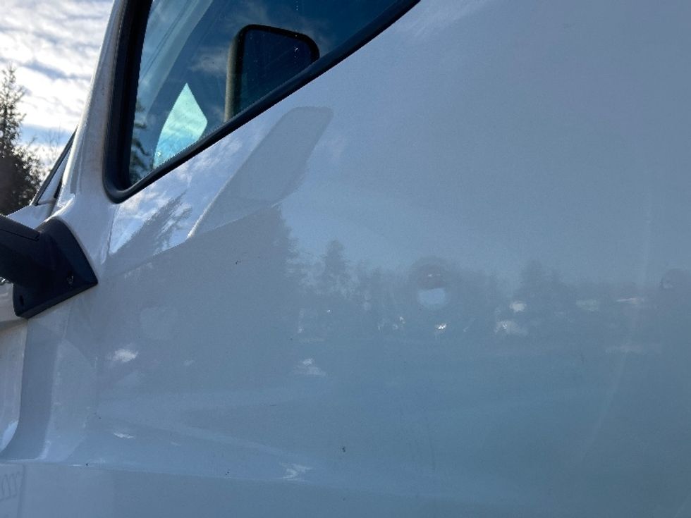 Sleeper Tractor-Heavy Duty Tractors-Freightliner-2019-T12664ST-Londonderry-NH-401,726\n\t\tmiles-$ 60,750 - Image 24