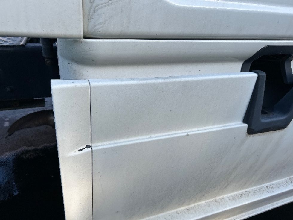 Sleeper Tractor-Heavy Duty Tractors-Freightliner-2019-T12664ST-Londonderry-NH-401,726\n\t\tmiles-$ 60,750 - Image 26