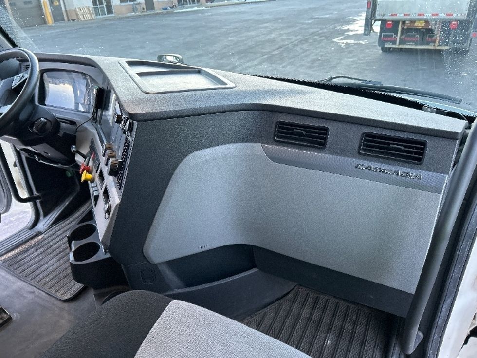 Sleeper Tractor-Heavy Duty Tractors-Freightliner-2019-T12664ST-Londonderry-NH-440,877\n\t\tmiles-$ 58,750 - Image 14