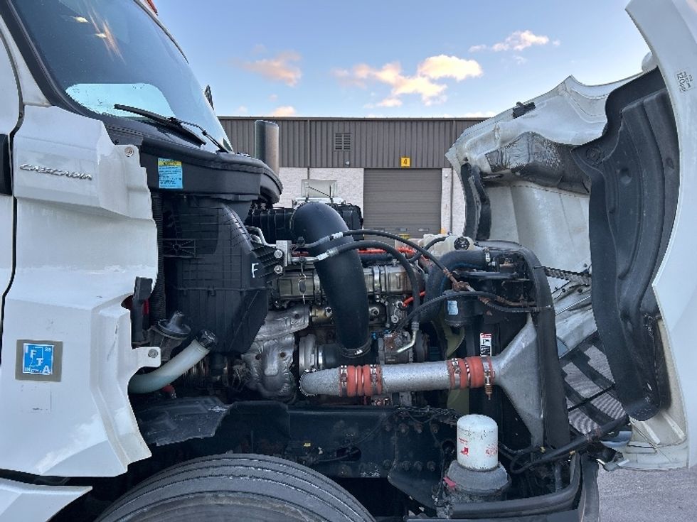 Sleeper Tractor-Heavy Duty Tractors-Freightliner-2019-T12664ST-Londonderry-NH-440,877\n\t\tmiles-$ 58,750 - Image 20