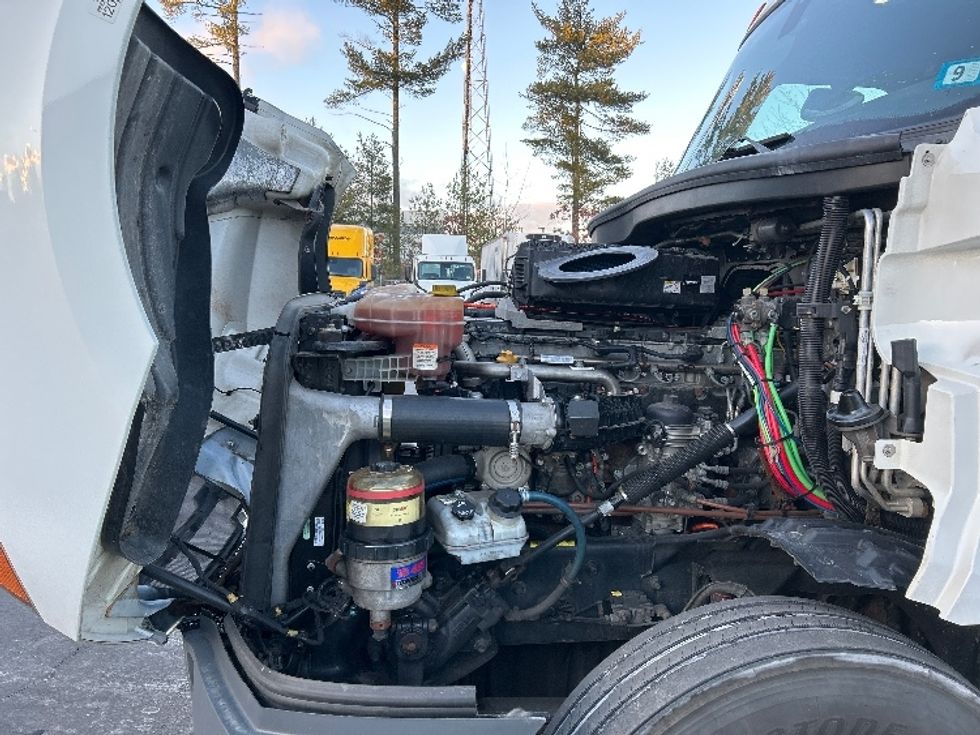 Sleeper Tractor-Heavy Duty Tractors-Freightliner-2019-T12664ST-Londonderry-NH-440,877\n\t\tmiles-$ 58,750 - Image 21