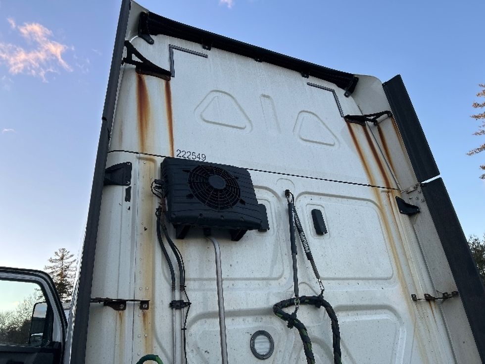 Sleeper Tractor-Heavy Duty Tractors-Freightliner-2019-T12664ST-Londonderry-NH-440,877\n\t\tmiles-$ 58,750 - Image 25