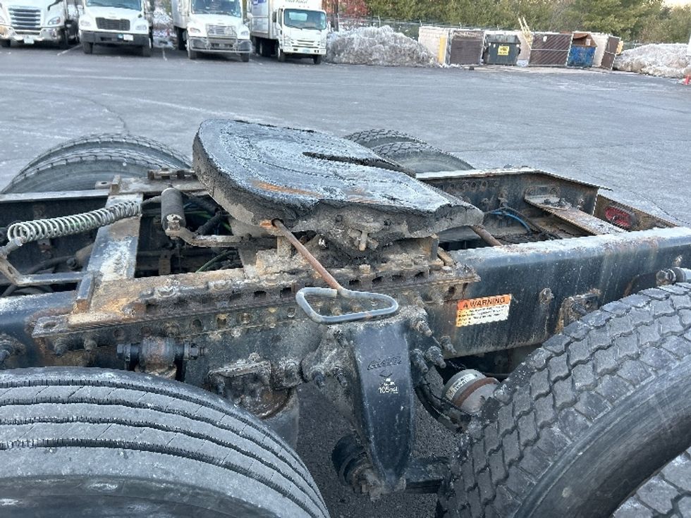 Sleeper Tractor-Heavy Duty Tractors-Freightliner-2019-T12664ST-Londonderry-NH-440,877\n\t\tmiles-$ 58,750 - Image 26