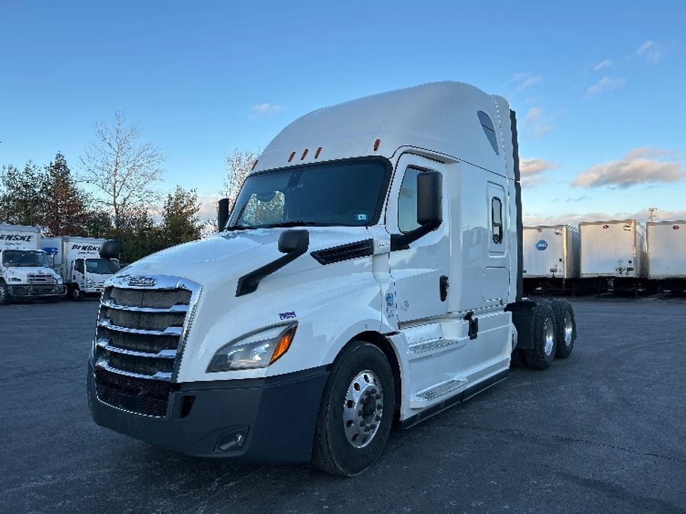 Sleeper Tractor-Heavy Duty Tractors-Freightliner-2019-T12664ST-Londonderry-NH-440,877\n\t\tmiles-$ 58,750 - Image 3