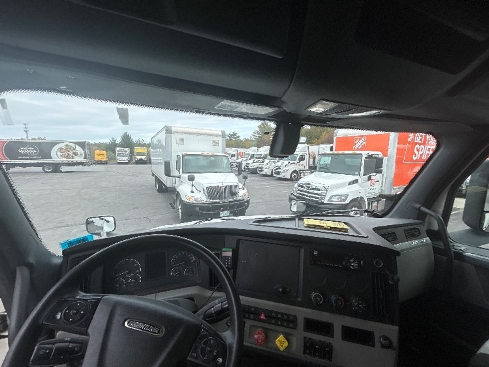 Sleeper Tractor-Heavy Duty Tractors-Freightliner-2019-T12664ST-Londonderry-NH-464,913\n\t\tmiles-$ 60,750 - Image 11