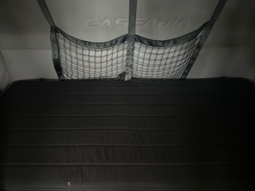 Sleeper Tractor-Heavy Duty Tractors-Freightliner-2019-T12664ST-Londonderry-NH-464,913\n\t\tmiles-$ 60,750 - Image 17