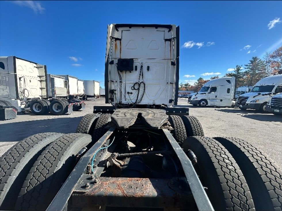 Sleeper Tractor-Heavy Duty Tractors-Freightliner-2019-T12664ST-Londonderry-NH-464,913\n\t\tmiles-$ 60,750 - Image 6