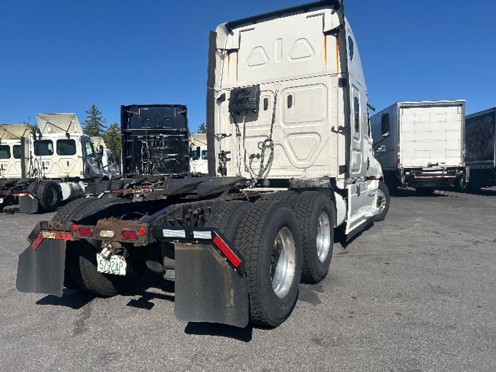 Sleeper Tractor-Heavy Duty Tractors-Freightliner-2019-T12664ST-Londonderry-NH-479,823\n\t\tmiles-$ 60,000 - Image 7