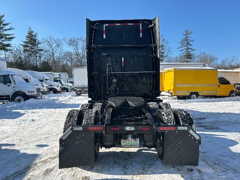 Sleeper Tractor-Heavy Duty Tractors-Freightliner-2019-T12664ST-Londonderry-NH-604,258\n\t\tmiles-$ 45,750 - Image 6