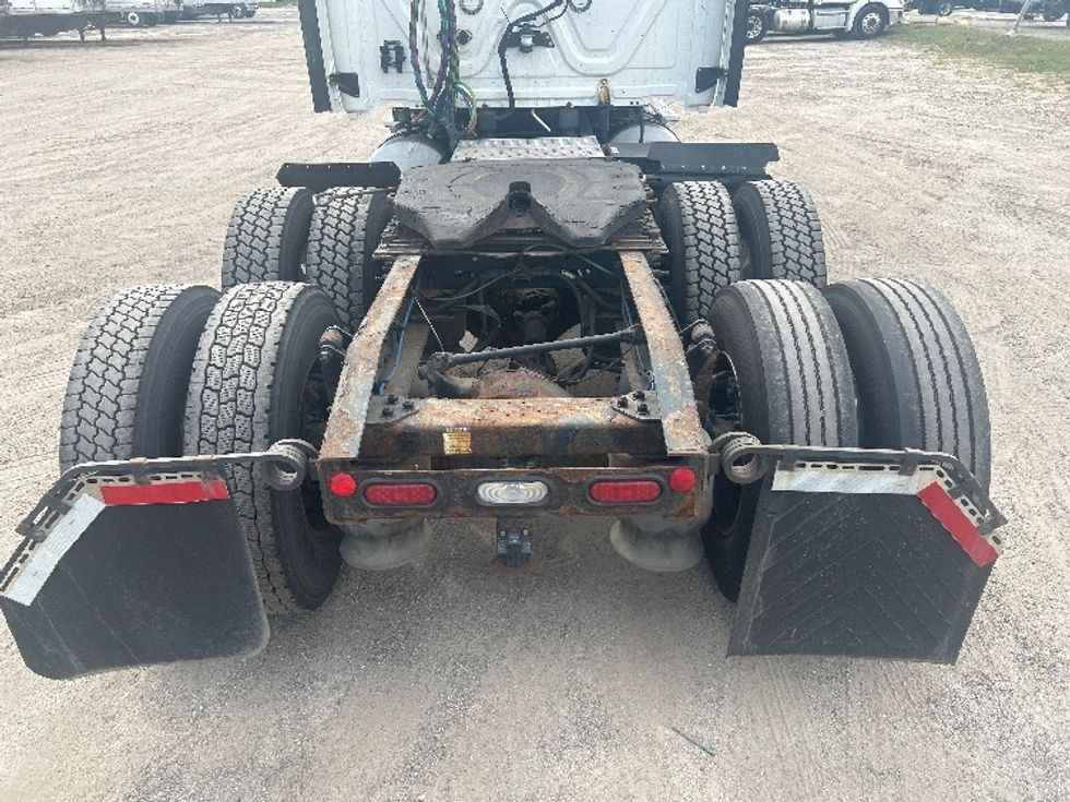 Sleeper Tractor-Heavy Duty Tractors-Freightliner-2019-T12664ST-Londonderry-NH-611,216\n\t\tmiles-$ 51,250 - Image 6