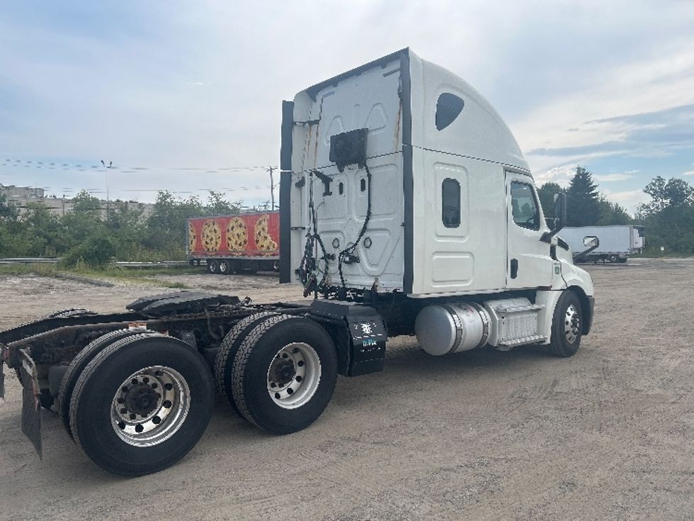 Sleeper Tractor-Heavy Duty Tractors-Freightliner-2019-T12664ST-Londonderry-NH-611,216\n\t\tmiles-$ 51,250 - Image 7