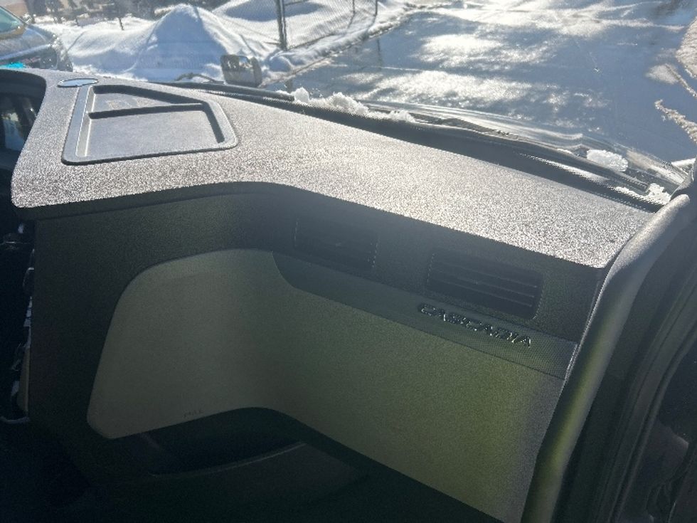 Sleeper Tractor-Heavy Duty Tractors-Freightliner-2019-T12664ST-Londonderry-NH-667,230\n\t\tmiles-$ 42,250 - Image 14