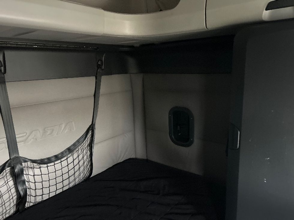 Sleeper Tractor-Heavy Duty Tractors-Freightliner-2019-T12664ST-Louisville-KY-437,868\n\t\tmiles-$ 61,500 - Image 19