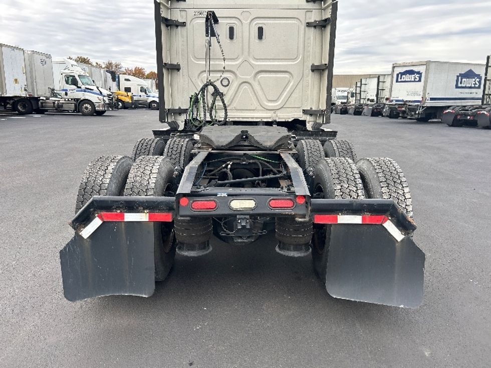 Sleeper Tractor-Heavy Duty Tractors-Freightliner-2019-T12664ST-Louisville-KY-437,868\n\t\tmiles-$ 61,500 - Image 6