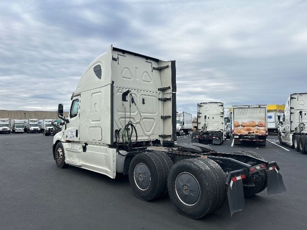 Sleeper Tractor-Heavy Duty Tractors-Freightliner-2019-T12664ST-Louisville-KY-437,868\n\t\tmiles-$ 61,500 - Image 9