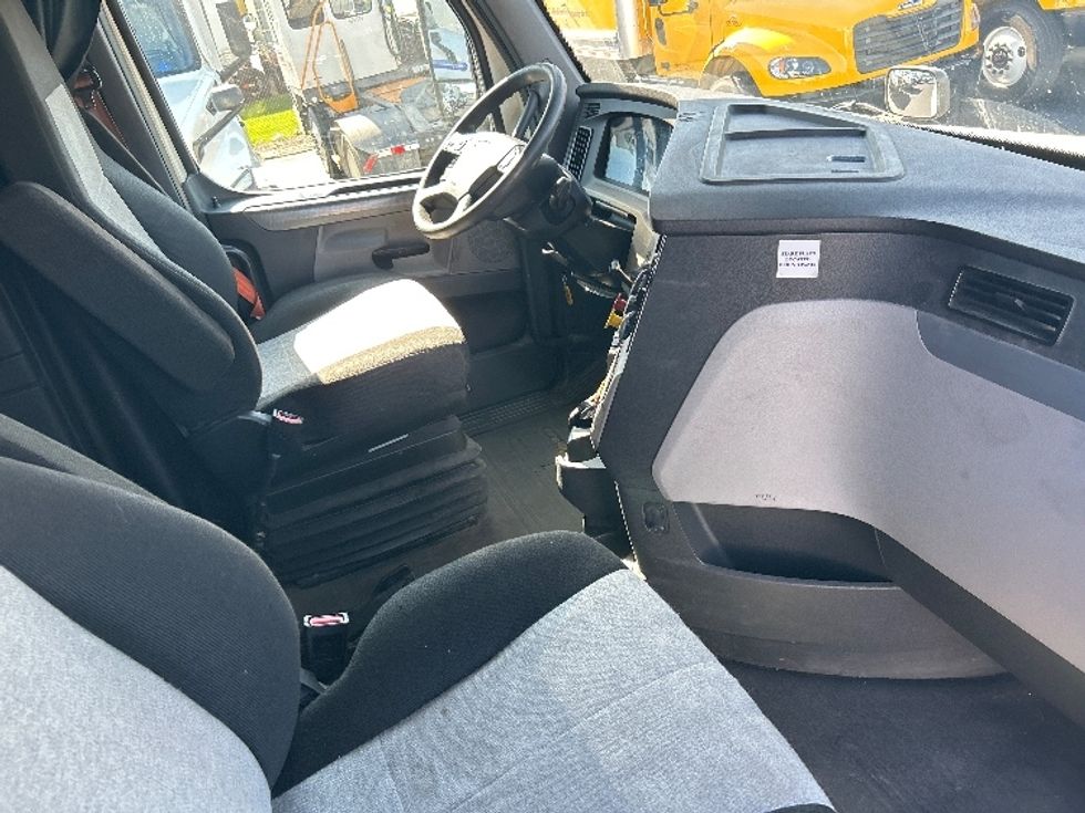 Sleeper Tractor-Heavy Duty Tractors-Freightliner-2019-T12664ST-Louisville-KY-457,699\n\t\tmiles-$ 61,250 - Image 15