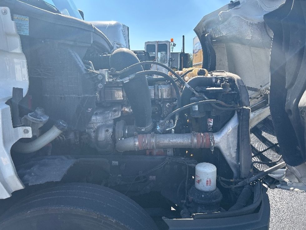 Sleeper Tractor-Heavy Duty Tractors-Freightliner-2019-T12664ST-Louisville-KY-457,699\n\t\tmiles-$ 61,250 - Image 20