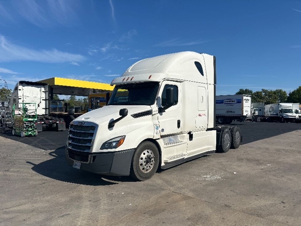 Sleeper Tractor-Heavy Duty Tractors-Freightliner-2019-T12664ST-Louisville-KY-457,699\n\t\tmiles-$ 61,250 - Image 3