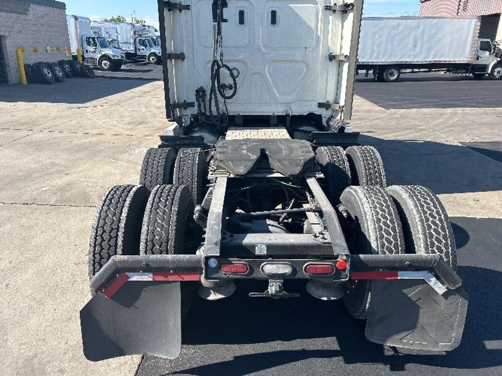 Sleeper Tractor-Heavy Duty Tractors-Freightliner-2019-T12664ST-Louisville-KY-457,699\n\t\tmiles-$ 61,250 - Image 6