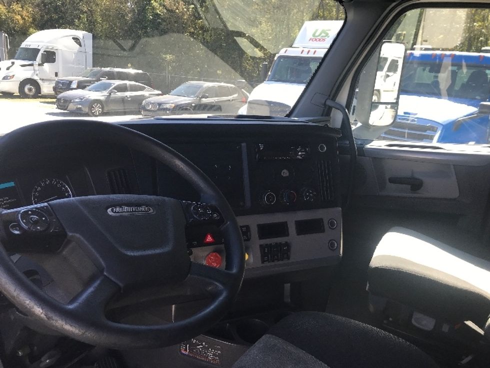 Sleeper Tractor-Heavy Duty Tractors-Freightliner-2019-T12664ST-Macon-GA-587,220\n\t\tmiles-$ 52,000 - Image 10