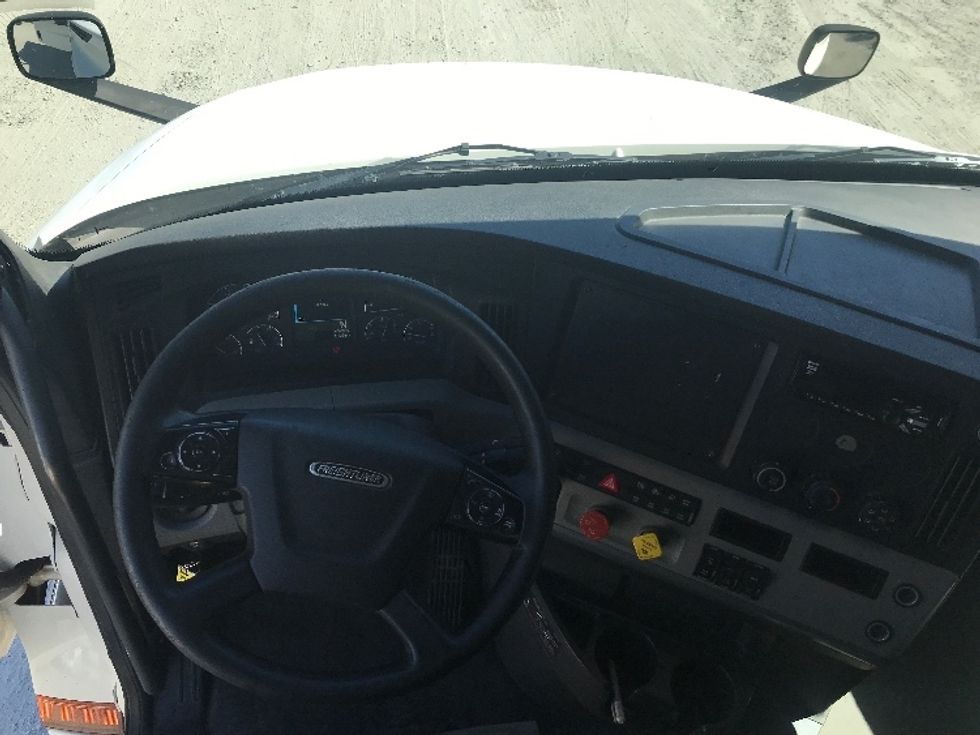 Sleeper Tractor-Heavy Duty Tractors-Freightliner-2019-T12664ST-Macon-GA-587,220\n\t\tmiles-$ 52,000 - Image 11