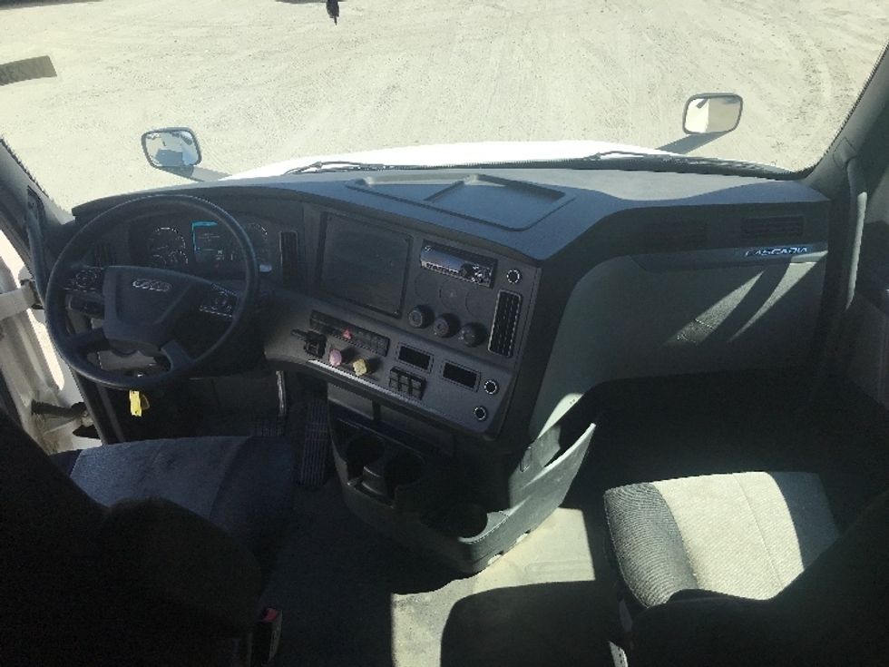 Sleeper Tractor-Heavy Duty Tractors-Freightliner-2019-T12664ST-Macon-GA-587,220\n\t\tmiles-$ 52,000 - Image 12