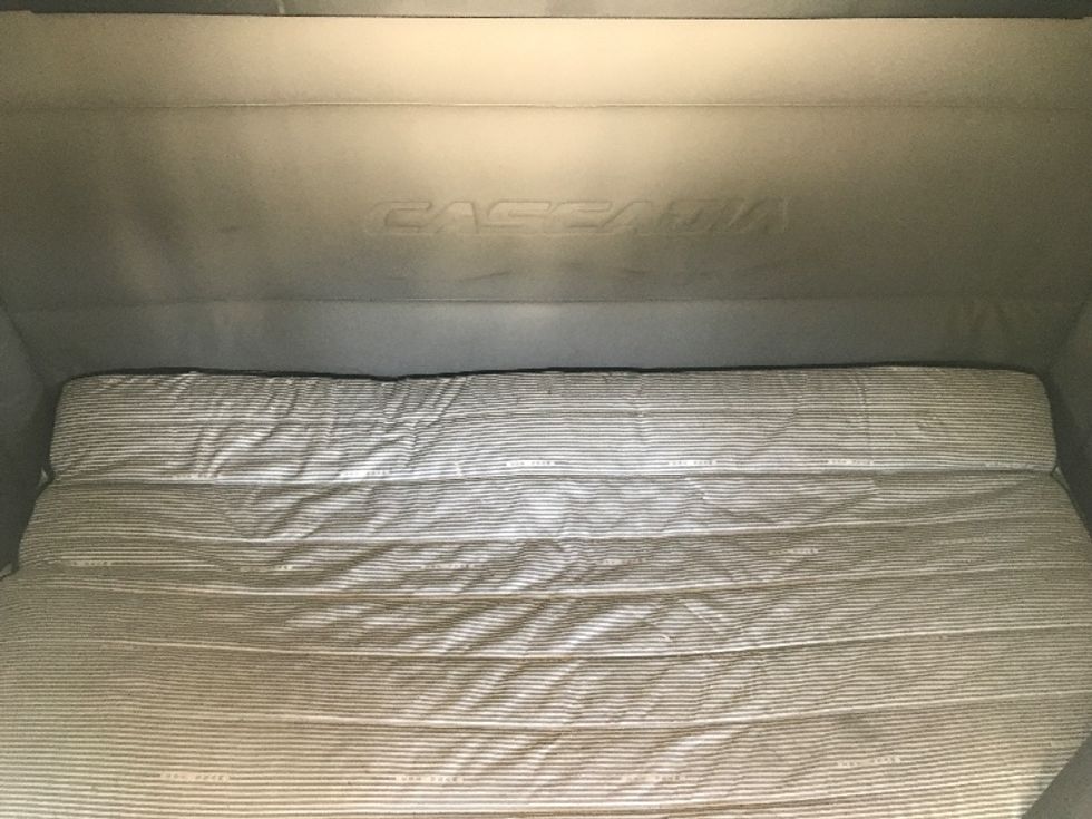 Sleeper Tractor-Heavy Duty Tractors-Freightliner-2019-T12664ST-Macon-GA-587,220\n\t\tmiles-$ 52,000 - Image 17