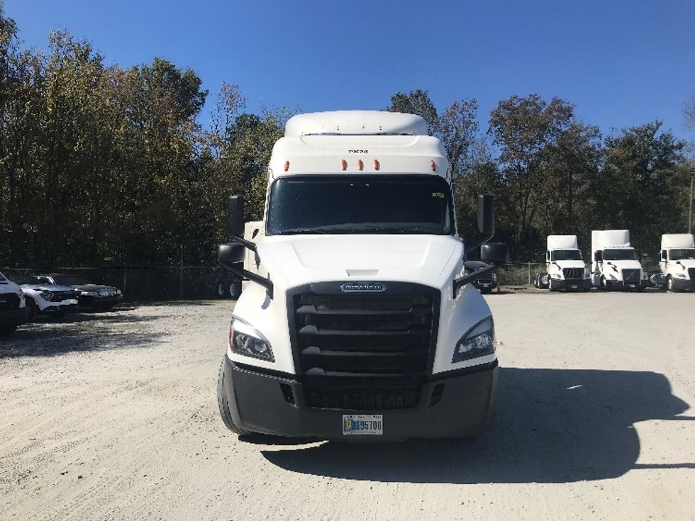 Sleeper Tractor-Heavy Duty Tractors-Freightliner-2019-T12664ST-Macon-GA-587,220\n\t\tmiles-$ 52,000 - Image 2