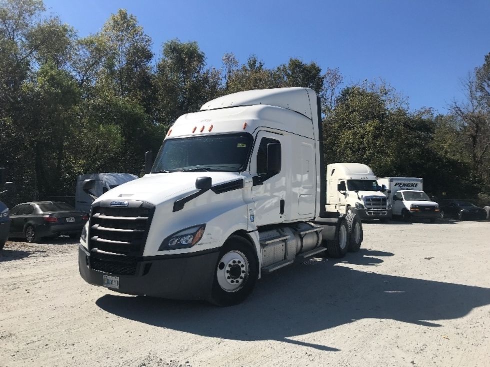 Sleeper Tractor-Heavy Duty Tractors-Freightliner-2019-T12664ST-Macon-GA-587,220\n\t\tmiles-$ 52,000 - Image 3