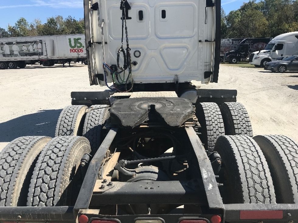 Sleeper Tractor-Heavy Duty Tractors-Freightliner-2019-T12664ST-Macon-GA-587,220\n\t\tmiles-$ 52,000 - Image 6