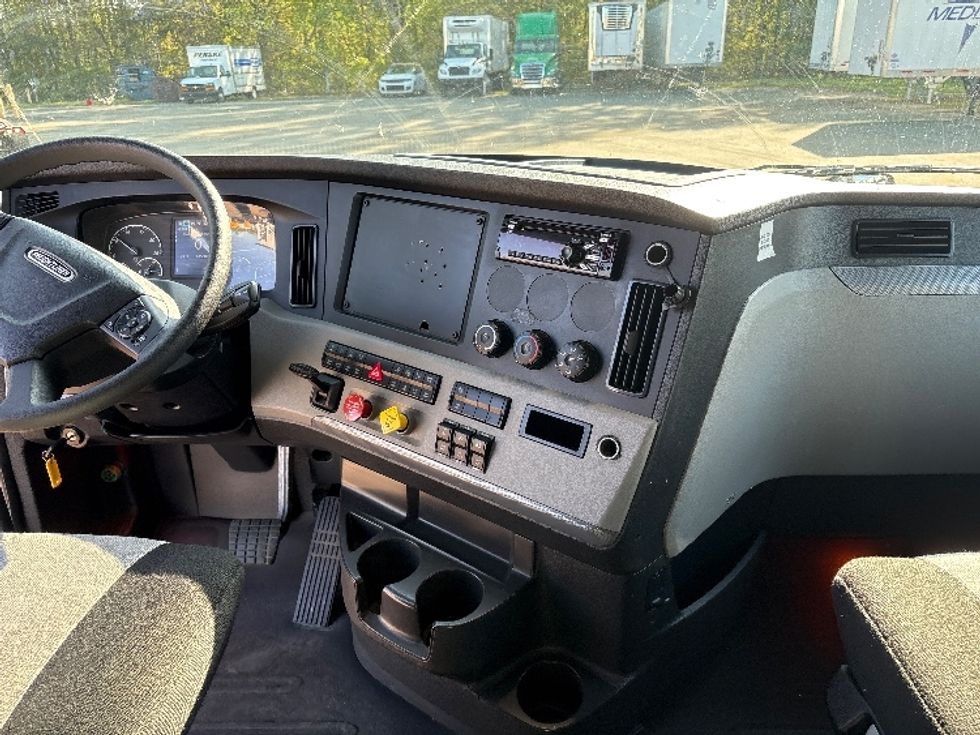 Sleeper Tractor-Heavy Duty Tractors-Freightliner-2019-T12664ST-Mebane-NC-368,439\n\t\tmiles-$ 90,500 - Image 12