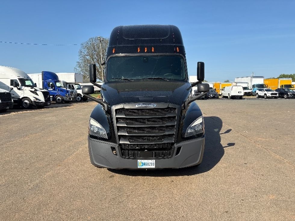 Sleeper Tractor-Heavy Duty Tractors-Freightliner-2019-T12664ST-Mebane-NC-368,439\n\t\tmiles-$ 90,500 - Image 2