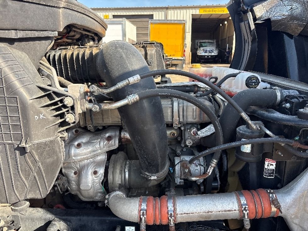 Sleeper Tractor-Heavy Duty Tractors-Freightliner-2019-T12664ST-Mebane-NC-368,439\n\t\tmiles-$ 90,500 - Image 20