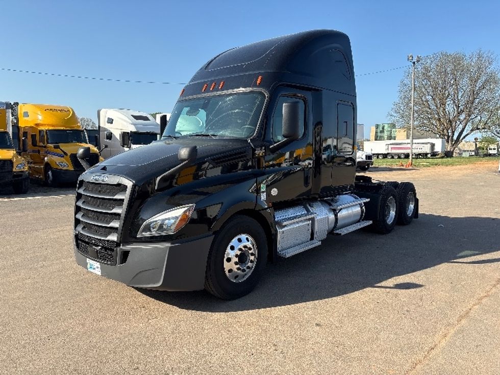 Sleeper Tractor-Heavy Duty Tractors-Freightliner-2019-T12664ST-Mebane-NC-368,439\n\t\tmiles-$ 90,500 - Image 3