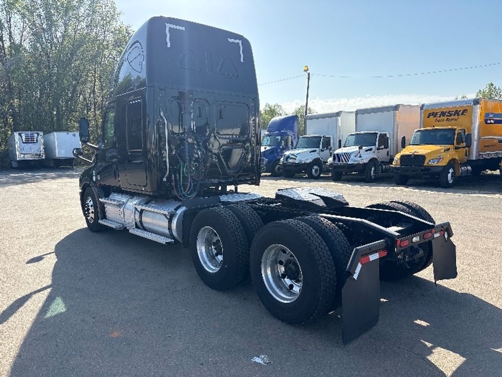 Sleeper Tractor-Heavy Duty Tractors-Freightliner-2019-T12664ST-Mebane-NC-368,439\n\t\tmiles-$ 90,500 - Image 5