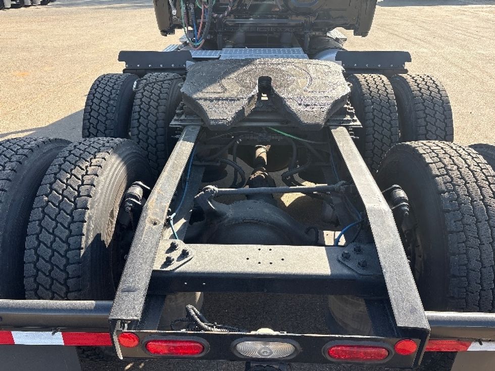 Sleeper Tractor-Heavy Duty Tractors-Freightliner-2019-T12664ST-Mebane-NC-368,439\n\t\tmiles-$ 90,500 - Image 6