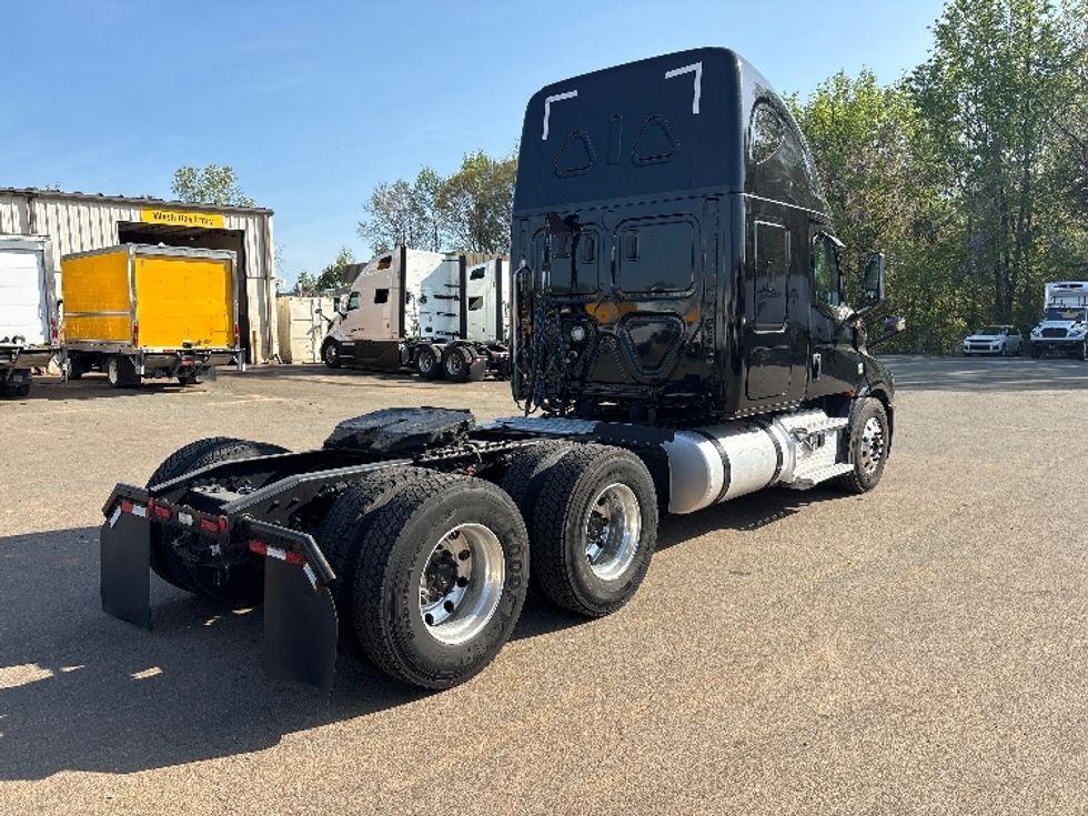 Sleeper Tractor-Heavy Duty Tractors-Freightliner-2019-T12664ST-Mebane-NC-368,439\n\t\tmiles-$ 90,500 - Image 7
