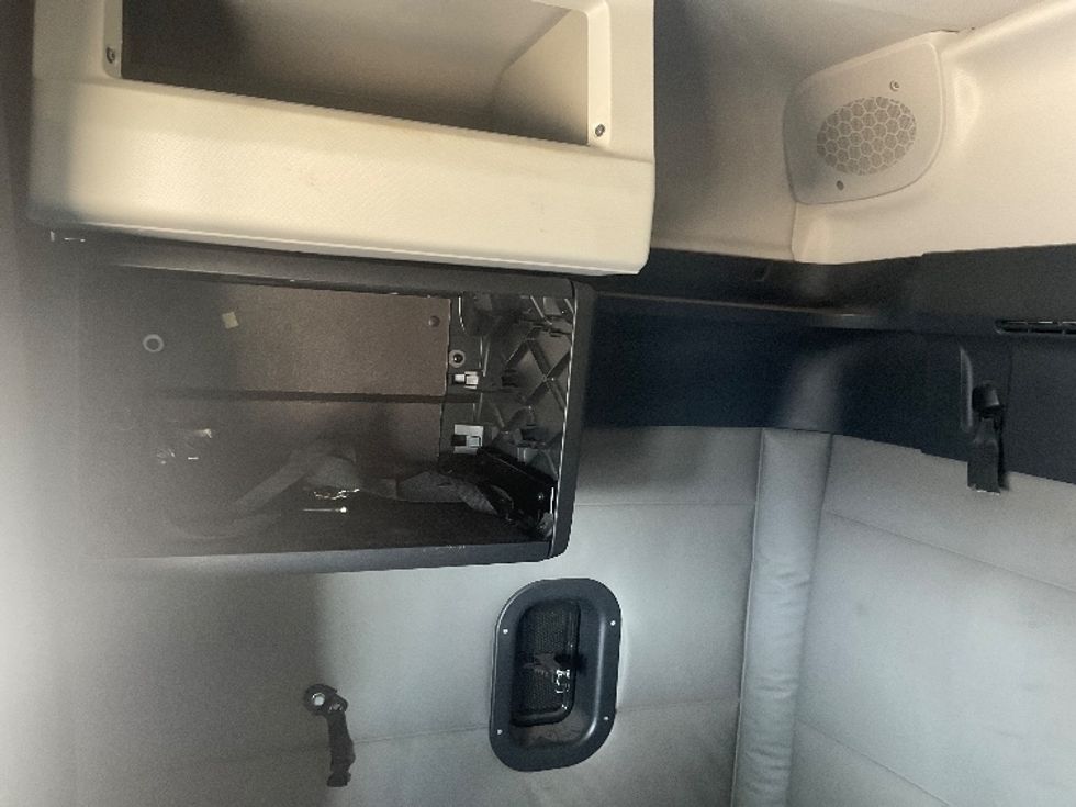 Sleeper Tractor-Heavy Duty Tractors-Freightliner-2019-T12664ST-Memphis-TN-635,890\n\t\tmiles-$ 51,250 - Image 19