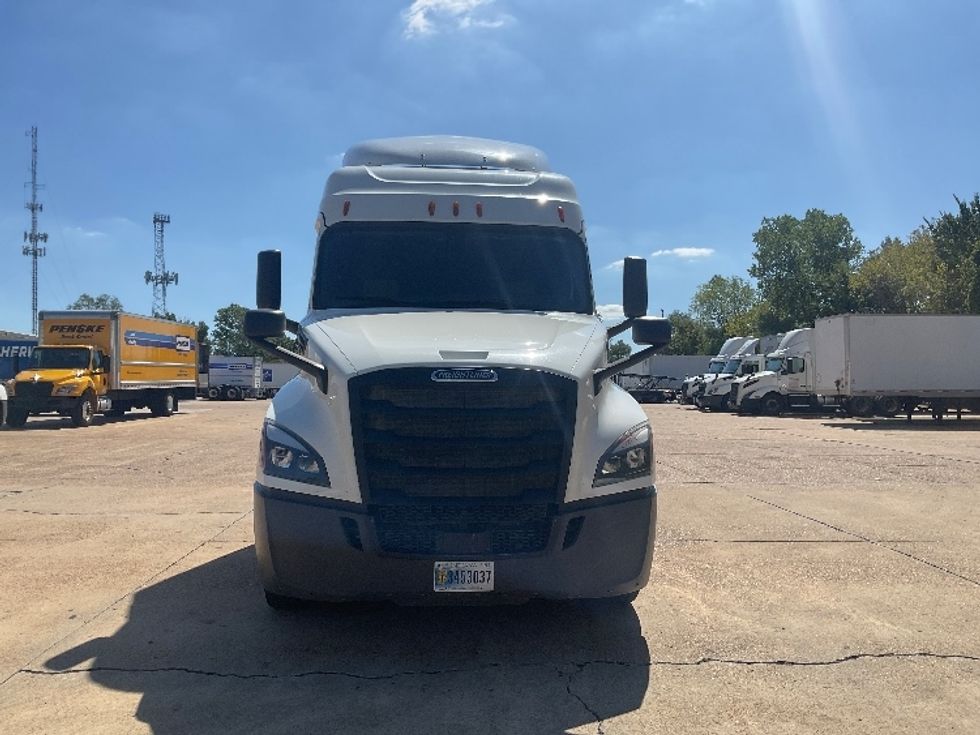 Sleeper Tractor-Heavy Duty Tractors-Freightliner-2019-T12664ST-Memphis-TN-635,890\n\t\tmiles-$ 51,250 - Image 2