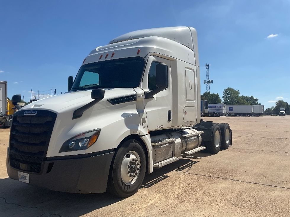 Sleeper Tractor-Heavy Duty Tractors-Freightliner-2019-T12664ST-Memphis-TN-635,890\n\t\tmiles-$ 51,250 - Image 3