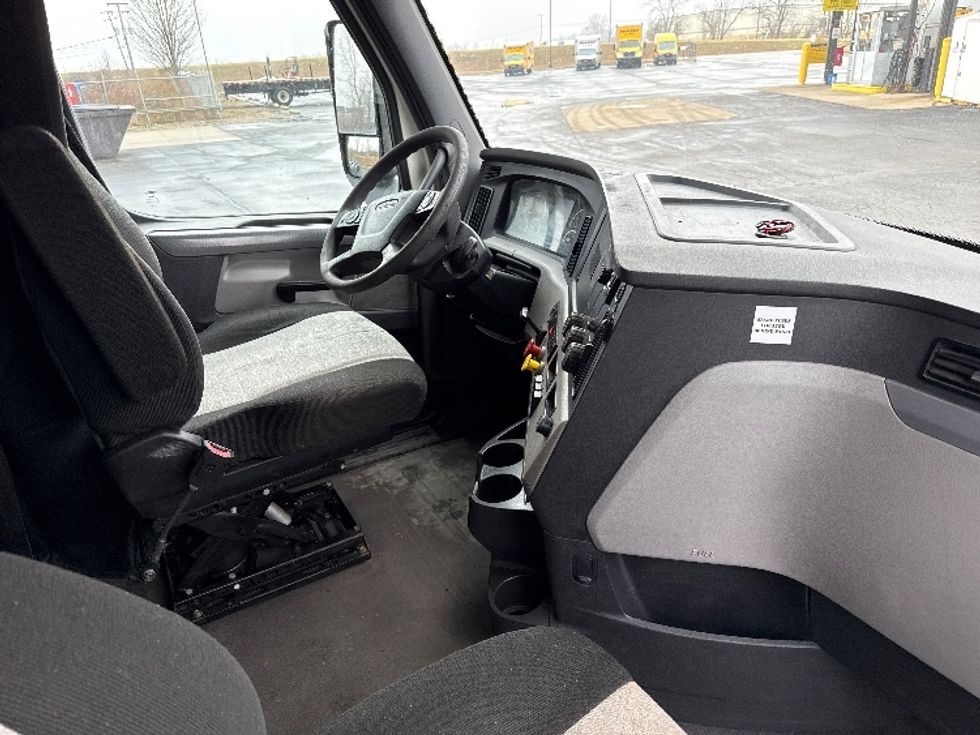 Sleeper Tractor-Heavy Duty Tractors-Freightliner-2019-T12664ST-Middlefield-OH-551,383\n\t\tmiles-$ 47,500 - Image 15