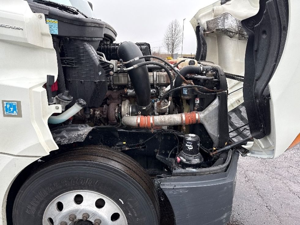 Sleeper Tractor-Heavy Duty Tractors-Freightliner-2019-T12664ST-Middlefield-OH-551,383\n\t\tmiles-$ 47,500 - Image 20