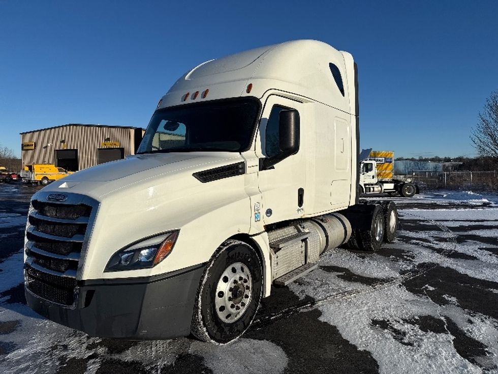 Sleeper Tractor-Heavy Duty Tractors-Freightliner-2019-T12664ST-Middlefield-OH-551,383\n\t\tmiles-$ 47,500 - Image 3