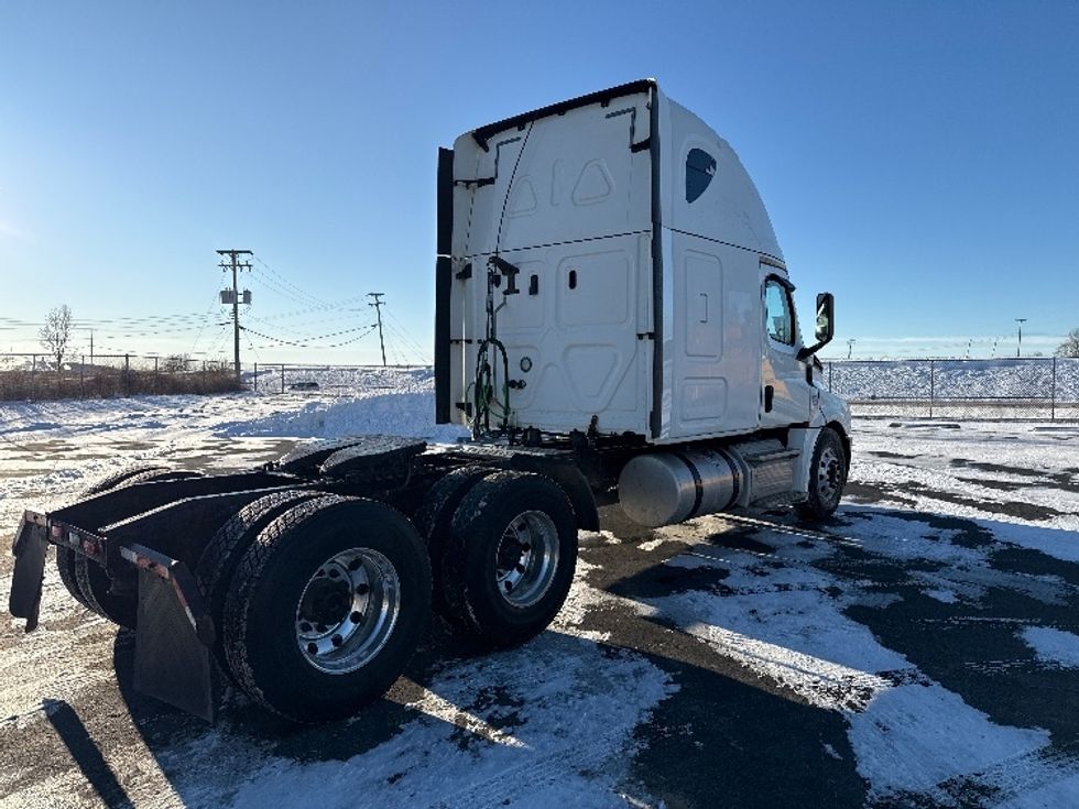 Sleeper Tractor-Heavy Duty Tractors-Freightliner-2019-T12664ST-Middlefield-OH-551,383\n\t\tmiles-$ 47,500 - Image 7