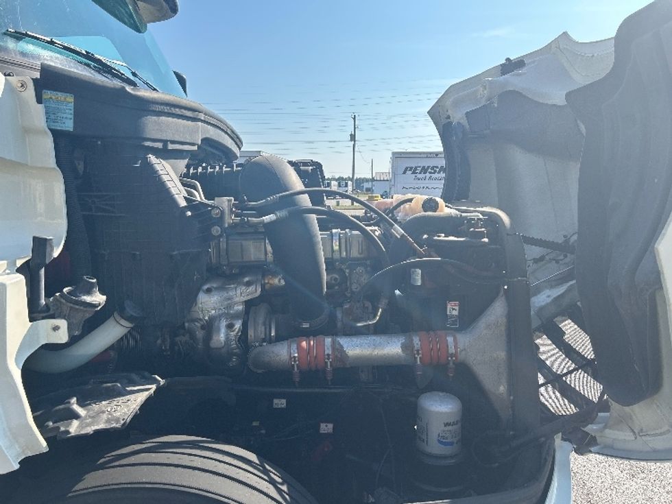 Sleeper Tractor-Heavy Duty Tractors-Freightliner-2019-T12664ST-Milwaukee-WI-376,915\n\t\tmiles-$ 64,250 - Image 20